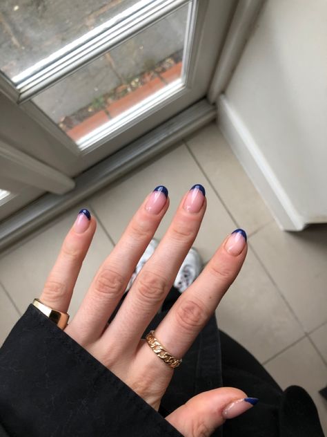 Minimal blue nail art french manicure French Manicure Navy Tips, Short Nail Blue French Tip, Short French Color Nails, Navy Blue Tipped Nails, Navy Blue Nail Tips, Blue French Tip Natural Nails, Navy Nail Tips, Nails With Navy Tips, Dark Navy Blue French Tip Nails