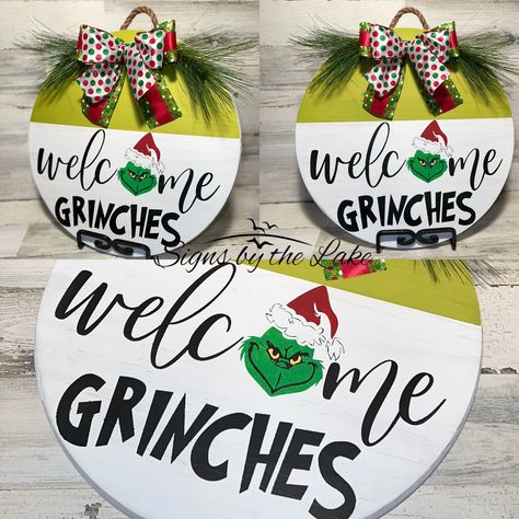 Christmas Circle Wood Signs Grinch, Grinch Door Hanger Round, The Grinch Signs Diy, Merry Grinchmas Door Hanger, Round Grinch Door Hanger, Grinch Christmas Door Hanger, The Grinch Door Hanger, Grinch Circle Sign, Grinch Round Wood Sign