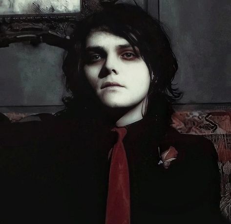 Goth Boys, Gerald Way, Bob Bryar, Emo Teen, 2000s Emo, Emo Aesthetic, I Love Mcr, Band Memes, Gerard Way