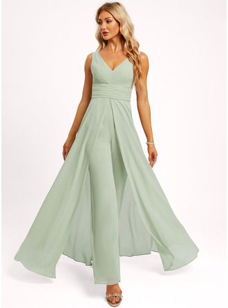 Bridesmaid Pantsuit, Officiant Attire, Green Suit Women, Wedding Pantsuit, Bridesmaids Jumpsuits, Jumpsuit For Wedding Guest, Wedding Outfits For Women, Bridesmaid Dresses Boho, Sage Green Bridesmaid Dress