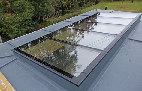 Flat Roof Window Ideas, Flat Roof Extension Ideas, Roof Window Ideas, Flat Roof Lights, Flat Roof Skylights, Casa Garage, Flat Roof Extension, Roof Skylight, Skylight Design