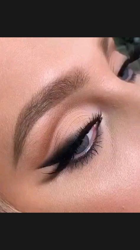 Black Eye Makeup, Wedding Eye Makeup, Makeup For, Makijaż Smokey Eye, Makeup Eye Looks, Creative Eye Makeup, Makeup Homecoming, Glamour Makeup, Smokey Eyes