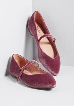 Cute Footwear, Modcloth Shoes, Shoes Quotes, Velvet Flats, Velvet Shoes, Stunning Shoes, Point Shoes, Shoe Inspo, Crazy Shoes