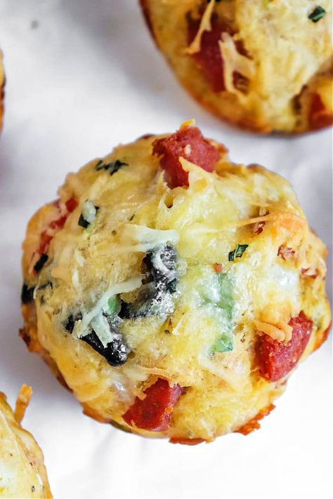 Pizza Muffins Pizza Muffins Recipe Homemade, Pizza Muffins Recipe Pillsbury, Pizza Muffins With Biscuits, Pizza Cups Muffin Tins, Pepperoni Muffins, Muffin Pizza Recipe, Eat In The Car, Muffin Tin Pizza, Camp Breakfast