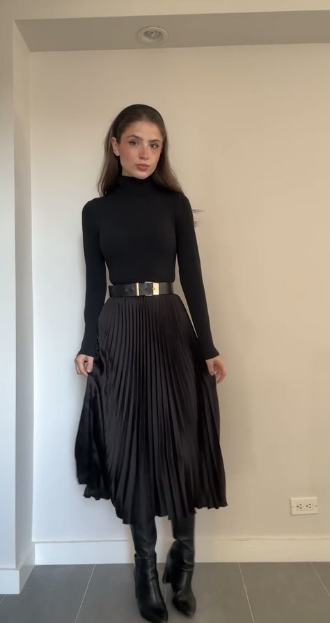 Long Pleated Skirt Winter Outfit, Style A Long Black Skirt, Pleated Maxi Skirt Outfit Fall, Black Wool Skirt Outfit, Winter Outfits Skirt Midi, Flared Black Skirt Outfit, Long Skirt Tall Boots Outfit, Winter Theatre Outfit, Black Accordion Skirt Outfit