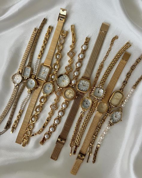 Gold everything🍸🪞 a mixture of many of our watches we loveee • • Shop link in bio🤍 • • watches are: •water resistant •tarnish proof •internationally shipped Aesthetic Wrist Watch, Gold Watches Aesthetic, Gold Jewelry Accessories, Gold Watches Women Aesthetic, Little Gold Watch, Dainty Gold Watches, Cute Jewelry Gold, Vintage Bracelets Gold, Jewllery Ideas Photography