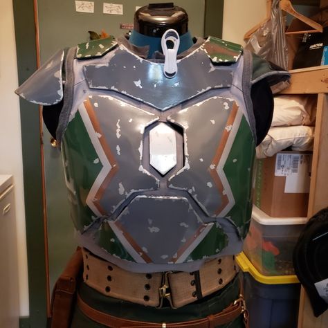 Self drafted Mandalorian female armor. Chest plates Paz Vizsla, Armor Inspiration, Chest Armor, Plate Template, Mandalorian Cosplay, Chest Plate, Mandalorian Armor, Female Armor, Cosplay Diy