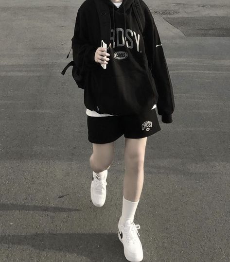 Korean Tomboy Outfits, Boyish Outfits, Tomboy Outfits, Trendy Summer Outfits, Tomboy Style Outfits, Tomboy Fashion, Korean Outfits, Cozy Fashion, Casual Style Outfits