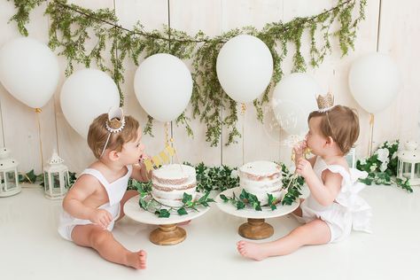 Twins Smash Cake Photoshoot, Twins Smash Cake Photos, Twins Cake Smash Photoshoot, Cake Smash Photos Twins, Twins Smash Cake, One Year Old Twins Photo Shoot, Twin 1 Year Photoshoot, Twin Smash Cake Pictures, Twins One Year Photoshoot