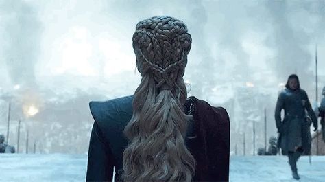 Daenerys Hair, Daenerys Targaryen Aesthetic, Bella Y Edward, Daenerys Targaryen Icons, Daenerys Targaryen Gif, Dragon Gif Game Of Thrones, Targaryen Face Claim Gif, Hair Gif, Older Rhaenyra Targaryen Gif