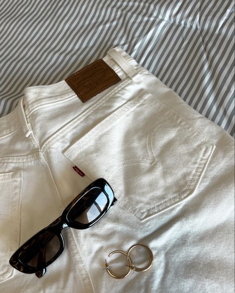 Clean Girl Outfit Ideas, White Outfit Aesthetic, Clean Girl Outfit, Girl Outfit Ideas, Basic Aesthetic, Photo Social Media, Filler Photos, Insta Layout, Details Aesthetic