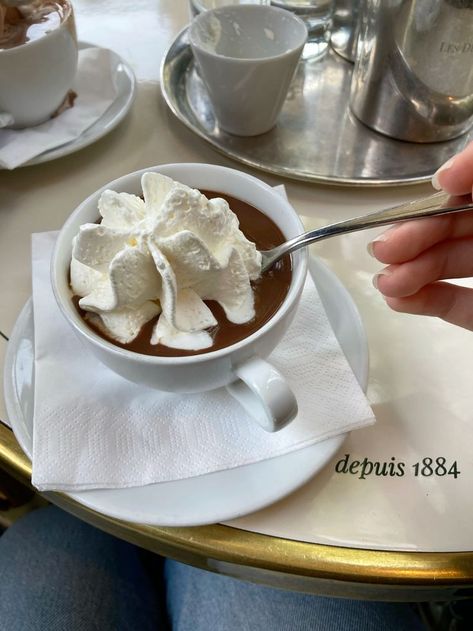 Hot Chocolate In Paris, Classy Autumn, Christmas Season, Christmas Seasons, Hot Chocolate, Coffee Shop, Sweet Treats, Cafe, Paris