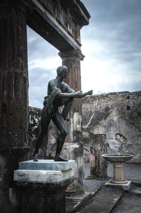 Ruins, Pompeii Aesthetic, Pompei Italy, Academy Aesthetic, Ancient Pompeii, Pompeii Ruins, Ancient Discoveries, Pompeii Italy, Sunken City