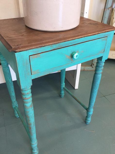 Turquoise painted side table... Turquoise Table Top, The Turquoise Table, Blue Painted Side Table, Turquoise Side Table, Turqouise Dresser To White, Painted Side Tables, Turquoise Painting, Furniture Warehouse, Side Table