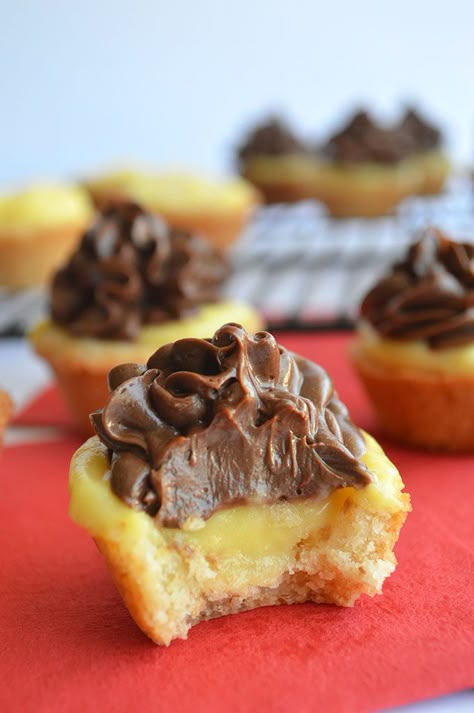 Chocolate Ganache Frosting Easy Eclair Recipe, Eclair Cookie, Easy Eclairs, Dream Cookies, Cookie Cups Recipe, Eclair Recipe, Chocolate Ganache Frosting, The Whoot, Holiday Dessert