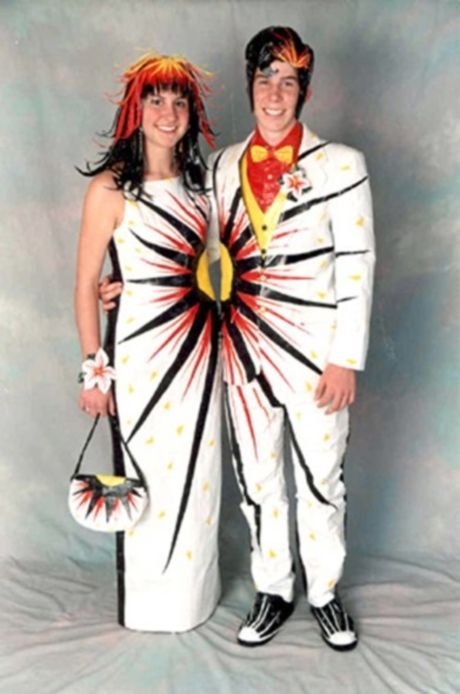 17 Hilariously Random Photos Sure To Entertain - Funny Gallery Weird Prom Dress, Awkward Prom Photos, Duct Tape Clothes, Worst Prom Dresses, Duct Tape Prom Dress, Duct Tape Dress, Couple Prom, Funny Prom, Prom Couples