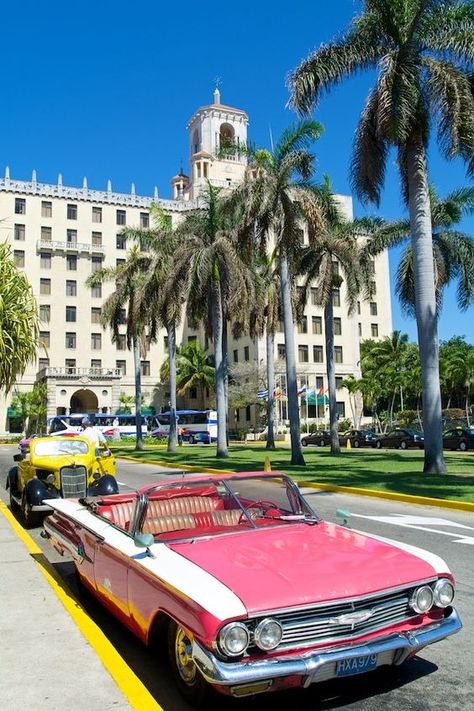 Hotel Nacional, Havana, Cuba Cuban Cars, Cuba Cars, Cuba Havana, Old Vintage Cars, Auto Retro, Fidel Castro, Cars Vintage, Havana Cuba, Classy Cars