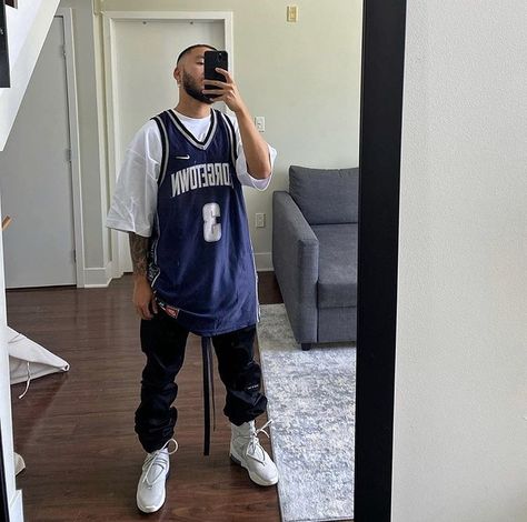 Jersey Shirt Outfit, Nba Jersey Outfit, Basketball Jersey Outfit, Mens Clothing Trends, Streetwear Fashion Men, Drippy Outfit, Nba Outfit, Shirt Outfit Men, Pants Outfit Men