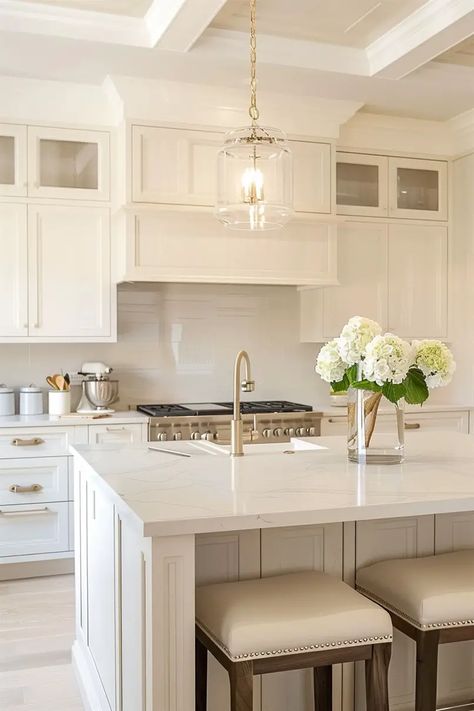 48 Neutral Kitchen Ideas to Fuel Your Inspiration - DecorWithEva Neutral Kitchen Ideas, Kitchen Hood Ideas, Classic White Kitchen, Quiet Morning, Neutral Kitchen, Dream Kitchens Design, Timeless Kitchen, Classic Kitchens, Kitchen Inspiration Design