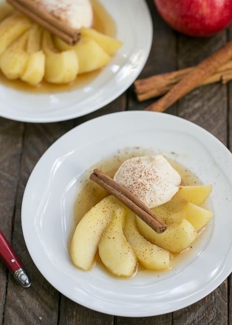 Tea Poached Apples | Tea, honey and wine poached apples with a dollop of Calvados spiked mascarpone cream @lizzydo Healthy Holiday Desserts, Chicke Recipes, Easy Dessert Recipe, Mascarpone Cream, Poached Apples, Apple Season, Holiday Dessert Recipes, Sweet Treats Recipes, Holiday Dessert