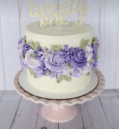 Birthday Cake For Women Simple, Decorative Desserts, Floral Cake Design, Flower Cake Design, Cake Designs For Girl, Purple Cakes Birthday, New Birthday Cake, Buttercream Cake Decorating, Simple Cake Designs