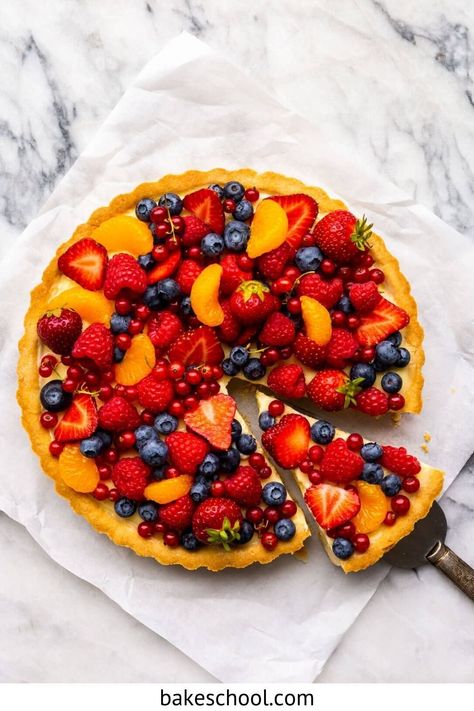 Learn how to make a fruit tart from scratch, including the pâte sucrée and vanilla pastry cream. The fruit tart can be topped with the fruits you prefer or whatever fruits are in season. Anything goes from fresh berries to grapes, kiwis, or even slices of citrus fruit! Tart Fruit Decoration, Fresh Fruit Tart Design, Fruit Tart Decoration Ideas, Wedding Fruit Tart, Tart Decorating Ideas, Fruit Tart Decoration, Summer Fruit Tart, Fruit Tart Cake, Vanilla Pastry Cream