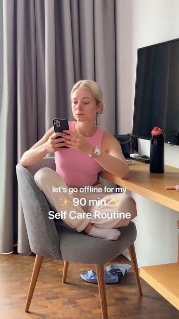 Anna Engelschall on Instagram: "SELF CARE SUNDAY ��✨ let‘s go offline together and let‘s do things that make us feel our absolute best! the bottle you see in this video is from @airup_europe 🥰 [Anzeige] I love the bottle and the aroma pods - no calories, no sugar, no sweetener! Love this system @airup_europe (make sure to check it out Team) 90 MINS time for SELF CARE, let‘s go: • Yoga/Stretching (20 mins) • Skin Care (10 mins) • Read a book 📖 (20 mins) • Go out for a walk (30 mins) • Journal (1 Self Care Sunday, Sunday Routine, Relaxation Exercises, Yoga Stretching, Self Care Bullet Journal, Read A Book, Learning To Love Yourself, No Sugar, Daily Planner Template