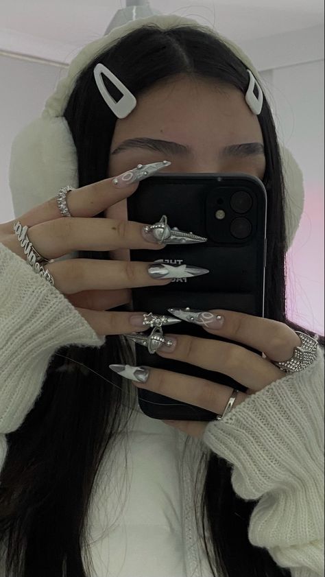 Selfie With Nails Ideas, Selfie With Nails, Nail Selfie Ideas, Opiumcore Nails, Nail Pose Ideas, Nailfie Ideas, Nail Poses, Nails Selfie, Swag Pics