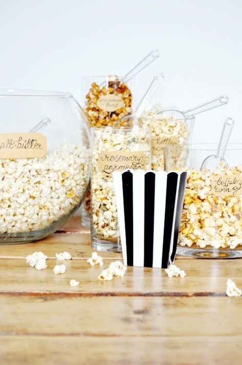 27 Amazing Wedding & Party Popcorn Bars from Pinterest – Grand Rapids Popcorn Diy Popcorn Bar, Popcorn Bar Sign, Diy Fotokabine, Diy Popcorn, Oscar Viewing Party, Party Bites, Hosting Ideas, Food Bars, Homemade Popcorn