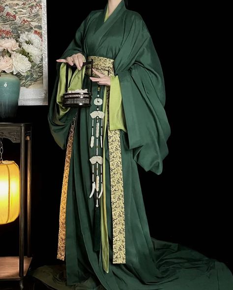 Green Kimono Aesthetic, Han Dynasty Clothing, Green Hanfu, Chinese Dressing, Ancient China Clothing, Chinese Kimono, Chinese Fancy Dress, Kimono Outfits, Green Kimono