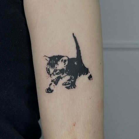 Retro Aesthetic Tattoo, Cats Cuddling Tattoo, Grunge Patchwork Tattoos, Cat Tattoo Aesthetic, Pet Cat Tattoo, Tattoo Designs Cat, Gen Z Tattoo, High Contrast Tattoo, Vintage Aesthetic Tattoos