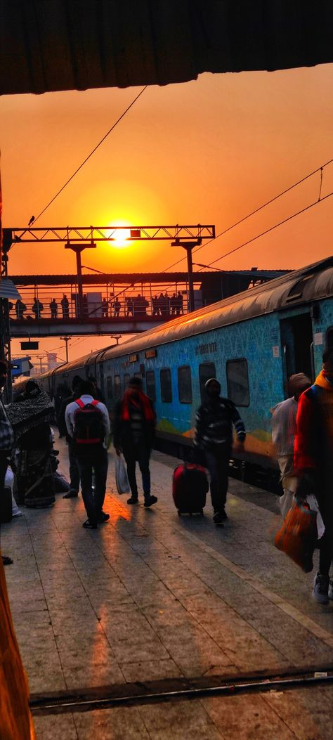 Indian Train Aesthetic, Train Animation, Indian Railway Train, Brown Girl Aesthetic, Whatsapp Profile Picture, Iphone Wallpaper Landscape, Whatsapp Profile, Wallpaper Landscape, Indian Railways