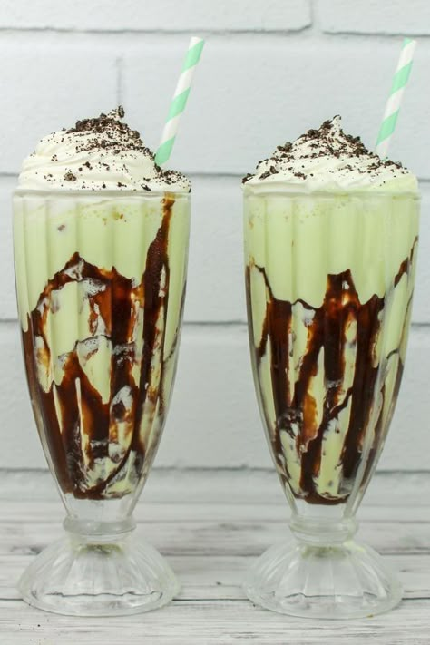 Milkshake Ideas, Pie Milkshake, Grasshopper Pie, Milkshake Recipe, Yummy Ice Cream, Chocolate Milkshake, Milkshake Recipes, Milk Shake, Milk Shakes