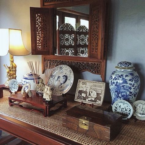 chinese interior design • Instagram Thai Interior Design Living Rooms, Old Shanghai Interior, Thai Home Decor, Vietnamese Bedroom, Philippines Interior Design, Vietnamese Interior Design, Vietnamese Furniture, Chinese Decor Asian Interior, Vietnamese Interior