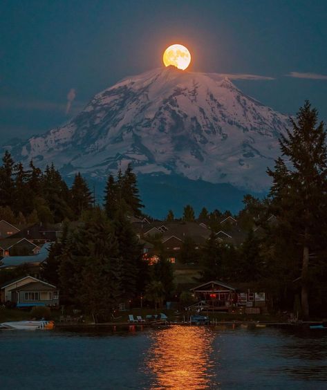 Full Moon Photography, Rainy Wallpaper, Mountains At Night, Washington Usa, Scenic Photography, Mt Rainier, Moon Photography, Nature View, Drawing Stuff