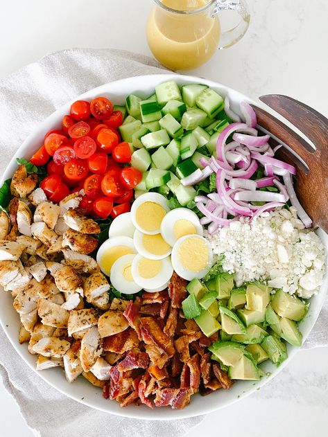 Cheese Salad, Homemade Chicken Marinade, Chicken Cobb Salad, Cobb Salad Recipe, Resep Salad, Dijon Vinaigrette, Meal Train Recipes, Air Fried Chicken, Chicken Marinades