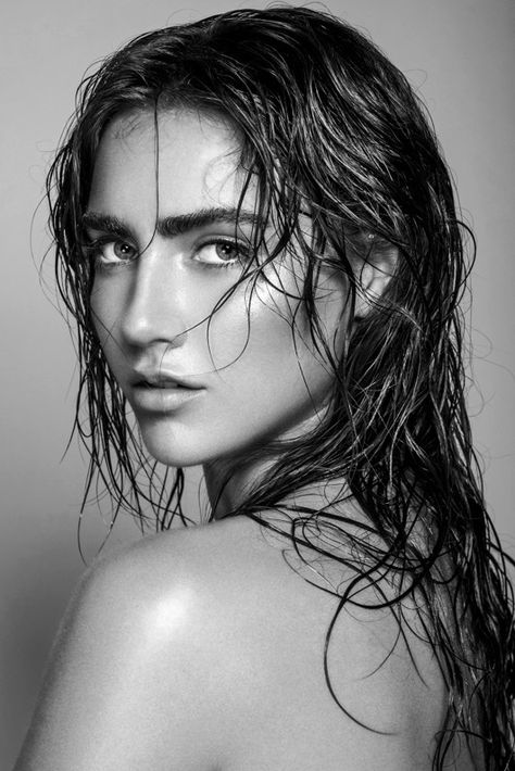 Hair Mood Board, Wet Look Hair, Model Headshots, Headshot Poses, Studio Photography Poses, Hair Photography, Photography Challenge, Beauty Shoot, Photoshoot Concept