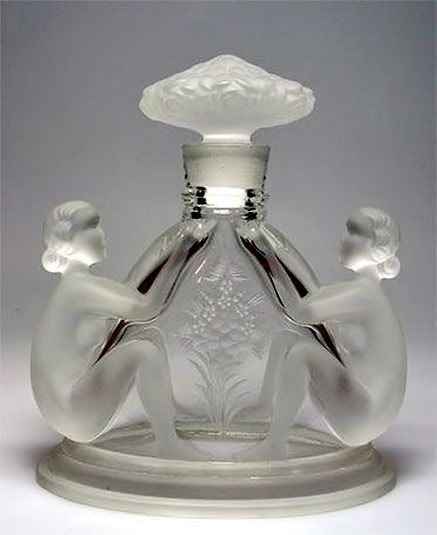 Vintage-frosted glass perfume-bottle-nude-female figures Vintage Parfum, Lalique Perfume, Lalique Perfume Bottle, Old Perfume Bottles, Pretty Perfume Bottles, Perfume Bottle Art, Beautiful Perfume Bottle, Antique Perfume Bottles, Beautiful Perfume