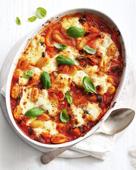 Dig into this easy-to-make family meal; it's a one pot wonder made with gnocchi and the classic tomato, basil and mozzarella flavour combination. Vegetarian Gnocchi, Gnocchi Bake, Baked Gnocchi, Vegetarian Bake, Delicious Magazine, Gnocchi Recipes, Vegetarian Dishes, Main Meals, Gnocchi