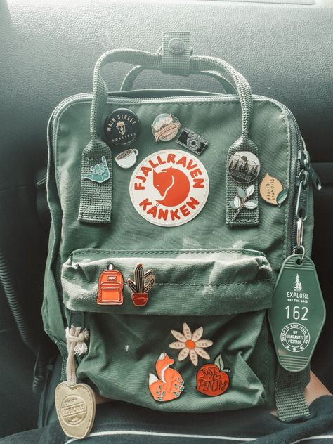 Fjallraven Kanken Patches, Fjallraven Backpack Aesthetic, Kanken Sling Bag Aesthetic, Backpack Accessories Aesthetic, Kanken Sling Bag Outfit, Fjallraven Aesthetic, Kanken Bag Aesthetic, Fjallraven Sling, Fjallraven Kanken Backpack Aesthetic