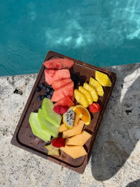 Food By The Pool, Holiday Manifestation, Cookie Photoshoot, Coastal Party, Pool Party Snacks, Pool Food, Pool Snacks, Poolside Snacks, Food Shots