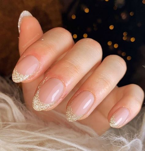 Nail Glitter Tip Manicure, Sparkly Gold French Tip Nails Almond, Prom Nails With Gold Dress, Gold Tipped French Manicure, Gold Sparkle Nail Designs, French Manicure With Sparkle, Shimmer French Tip Nails, Gold Sparkle French Tip Nails, Gold Glitter French Tips