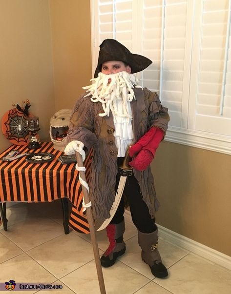 Davy Jones from The Pirates of the Carribean Costume - Halloween Costume Contest Pirates Of The Caribbean Family Costumes, Davy Jones Costume, Scary Pirate, Davy Jones Pirates, 2017 Halloween Costumes, Pirate Costume Diy, The Carribean, Crochet Costumes, Homemade Costume