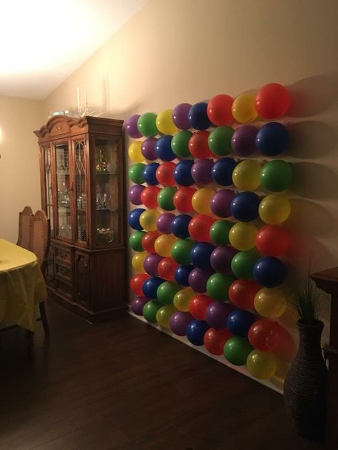 Inside Out themed birthday party. Memory Orb balloon wall. Inside Out Themed Party, Inside Out Homecoming Theme, Inside Out Hallway Decorations, Inside Out Decoration Ideas, Inside Out Party Theme, Inside Out Office Decor, Diy Inside Out Decorations, Inside Out 2 Door Decorations, Inside Out Diy Decorations