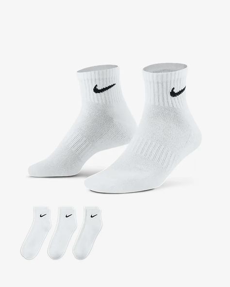 Nike Socks Aesthetic, Nike Ankle Socks, White Nike Socks, Socks Aesthetic, Nike Boots, Nike Socks, Ankle Socks Women, Nike Training, Cute Preppy Outfits