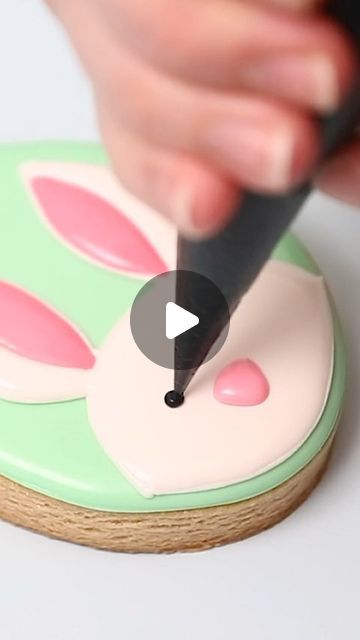 Easter Cookies Decorated, Little Cookie Co, Easter Sugar Cookies Decorated, Cookies Decoration, Easter Sugar Cookies, Easter Cookie, Spring Cookies, Cookie Tutorials, Easy Design