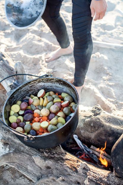 could do with some campfire cooking Dutch Oven Cooking, Campfire Food, Fire Cooking, Campfire Cooking, Cooking Guide, Summer Camping, Cast Iron Cooking, Camp Cooking, Camping Fun