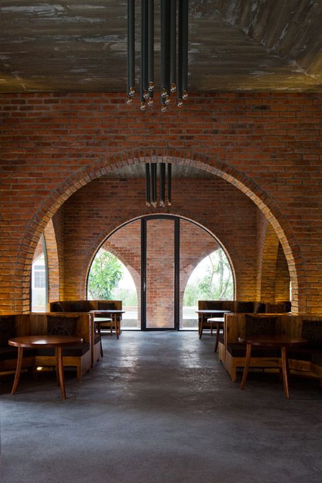 Vietnam Cafe, Brick Cafe, Brick Arches, Natural Building Materials, Concrete Interiors, Brick Interior, Brick Art, Brick Arch, Arch Interior