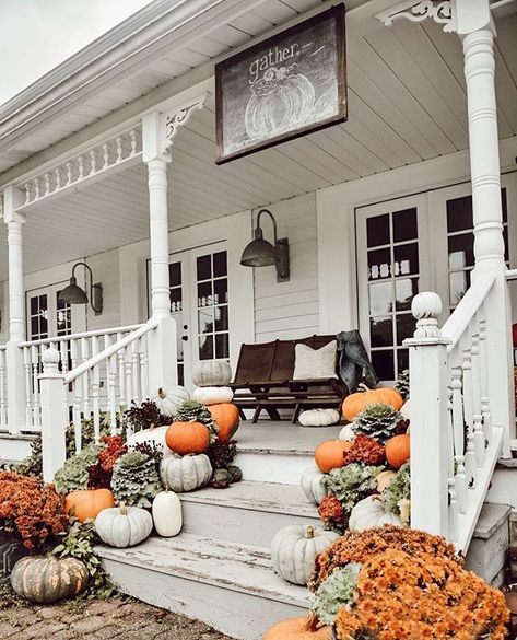 Veranda Design, Pumpkins And Gourds, Front Porch Design, Farmhouse Front Porches, Fall Front Porch Decor, Porch Steps, Diy Outdoor Decor, Front Steps, Farmhouse Front