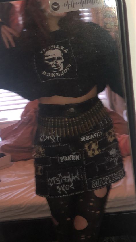 punk outfit Battle Jacket Women, Patch Skirt Diy, Crust Punk Skirt, Crust Punk Outfits, Crust Skirt, Crust Punk Girl, Punk Skirt Outfit, Crust Punk Aesthetic, Metalhead Girl Outfits